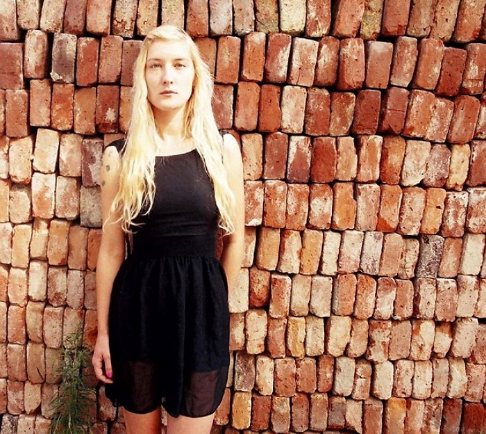 길 걷던 미녀 팬티 훔쳐 달아난 변태 男 (영상)