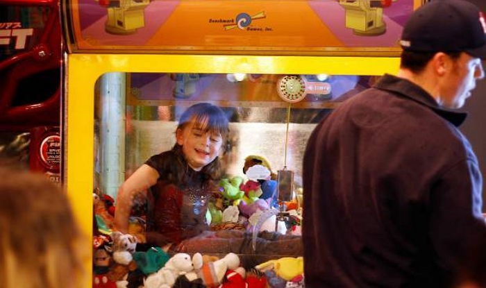 쇼핑몰서 실종된 딸은 이곳에 감금(?) 되어 있었다