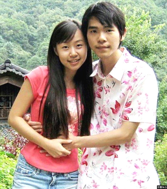 핑크 꽃남방 입고 결혼 직전 아내와 찍은 23살 이세돌 (사진)