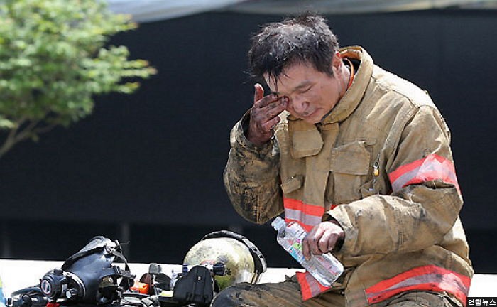 물 먹는 소방복…물 뿌리면 무게 1.8kg 늘어나