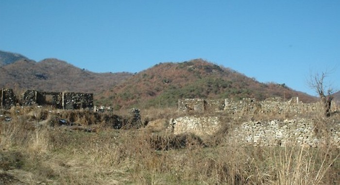 풀만 무성한 안중근 의사 황해도 생가 (사진)
