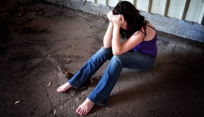 이별 통보하는 여친 감금한채 라이터로 지진 남자