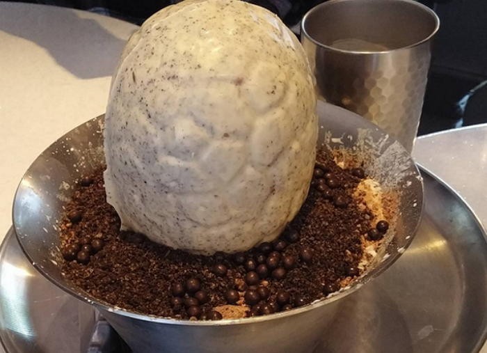 망치로 깨면 공룡 나오는 달콤한 ‘초콜릿 빙수’ (사진 5장)