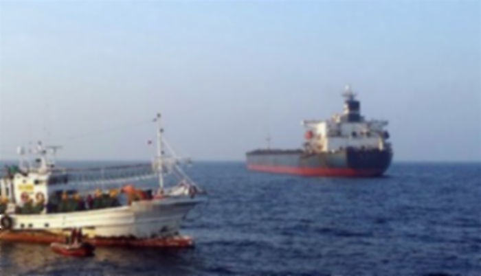 <속보> 제주 해상서 선원 12명 탄 어선에서 화재 발생