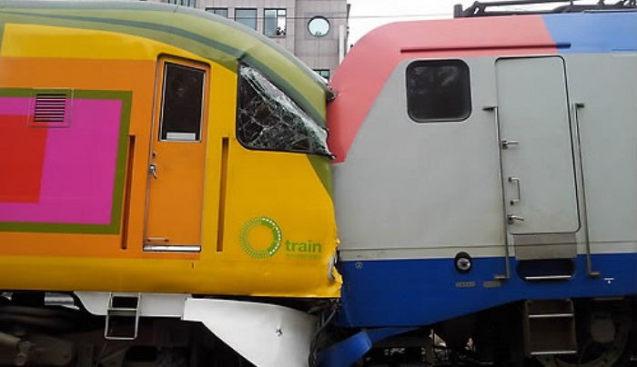 ‘카톡’하다 열차 사고 낸 기관사에게 법원이 내린 판결