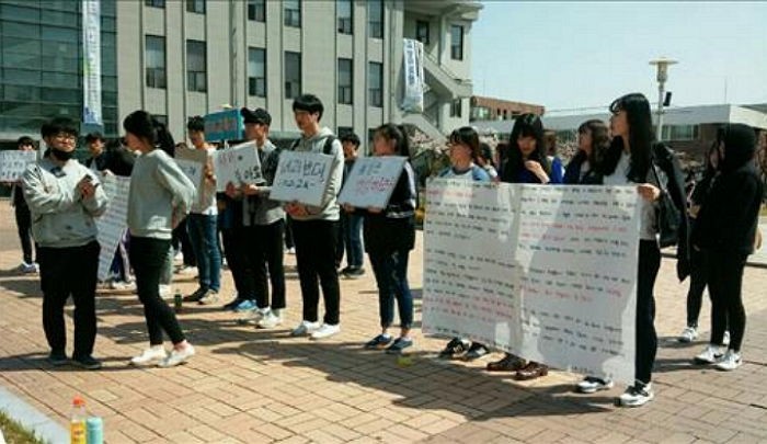 “입학한지 한 달 만에 저희 학과가 사라졌어요”