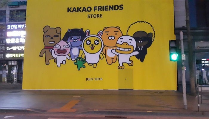 가림막만으로 난리난 강남역 ‘카카오프렌즈 스토어’