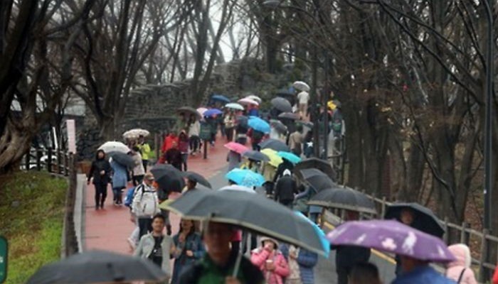 토요일(16일) 전국 흐리고 오후부터 돌풍 동반한 많은 비