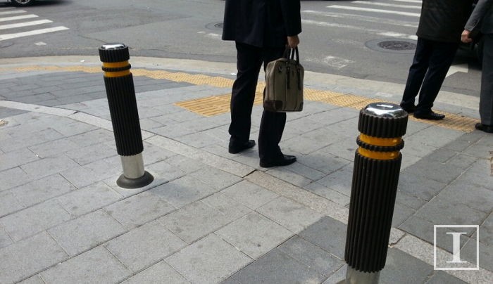거리에 ‘이것’이 장애인들의 목숨을 위협하고 있다