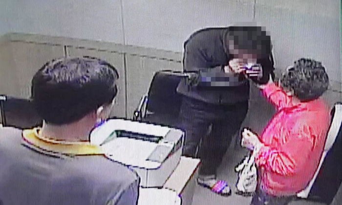 “35년만에 경찰서에서 어머니를 다시 만났습니다”