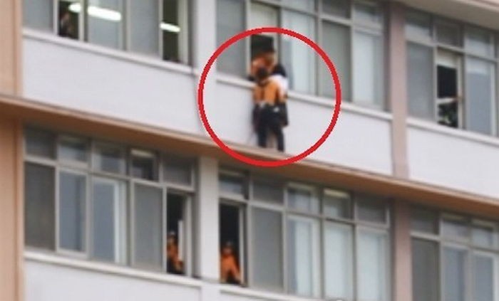 청주 한 고등학교서 여고생 ‘투신소동’ 벌이다 구조