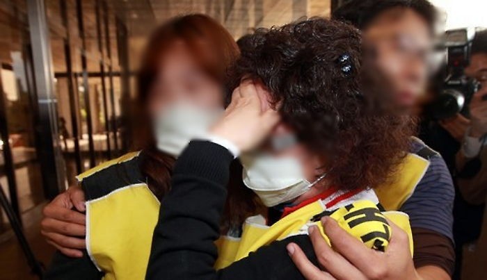 “깔끔 떨다가 애를 죽였대요” 옥시 살균제로 아들 잃은 엄마의 눈물