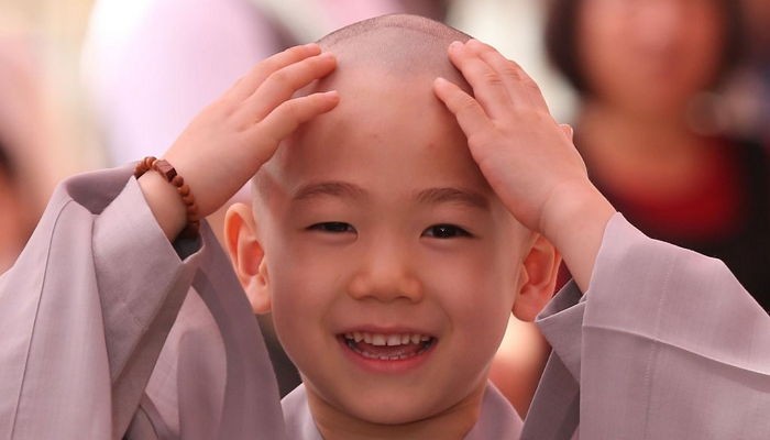 부처님 오신 날 앞두고 ‘삭발’하는 동자승들 (사진 10장)