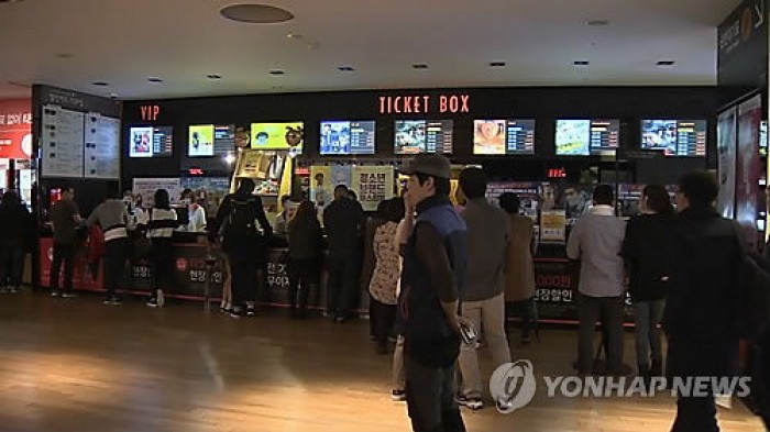 “시빌워보는데 한 남자가 음료수병에 볼일을 봤습니다”