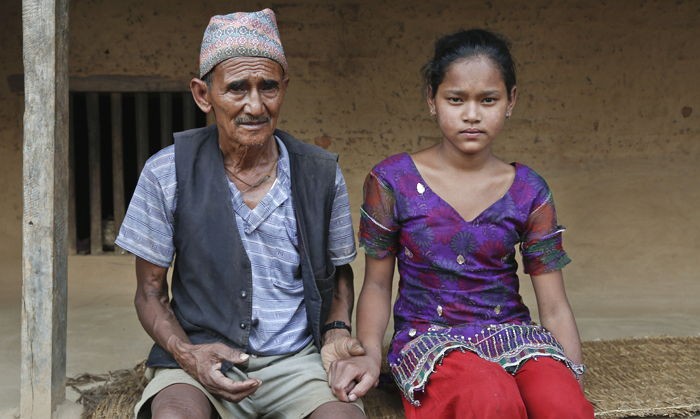 대지진으로 가족 잃은 소녀가 고향을 떠나지 않는 이유