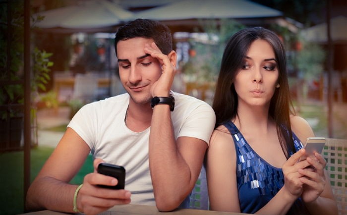 배우자 휴대폰 몰래 보면 벌금 1억 원 내는 국가