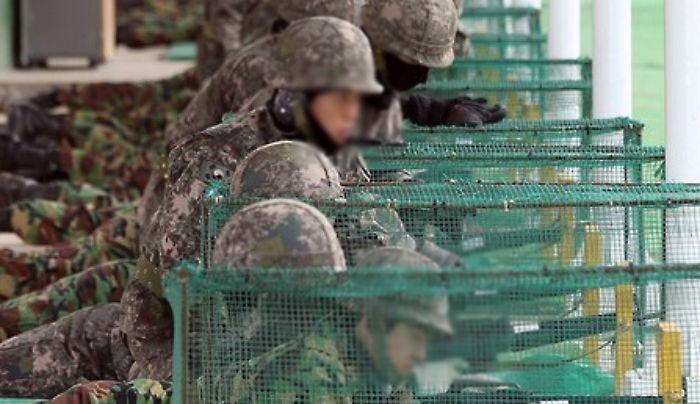 예비군 퇴소 조치에 침뱉고 욕설한 ‘대학생들’