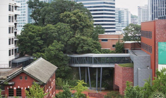 대학교 캠퍼스같은 어느 여고의 시설 ‘클라스’