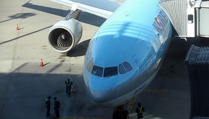 <속보> “대한항공기 날개 불…승객 300여명 이륙전 대피”