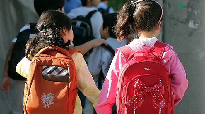 아빠의 폭행 피해 도망쳐 나온 소녀에게 ‘새 책상’이 생겼어요