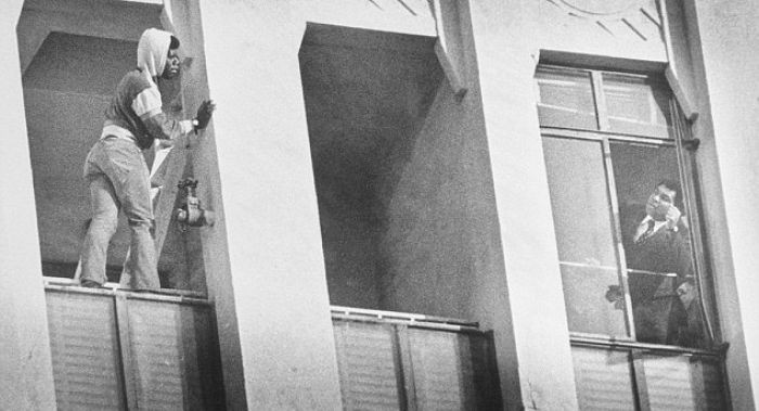 자살 남성 설득해 구조한 ‘영웅’ 무하마드 알리 (영상)