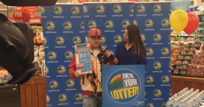 “누나가 선물로 준 복권 긁었더니 ‘10억’ 당첨됐어요”