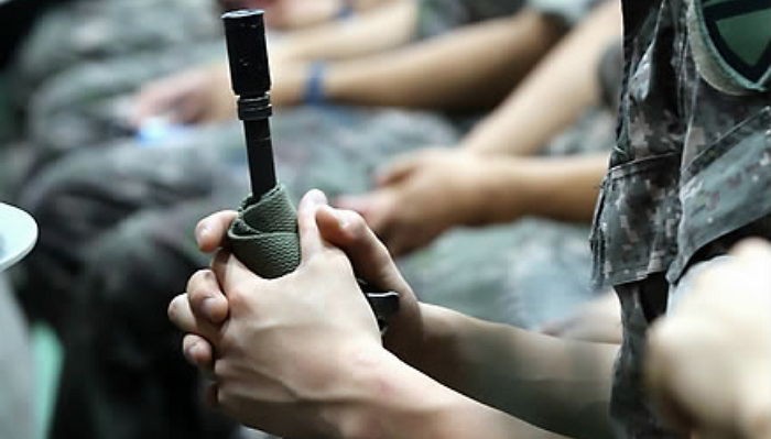 “군입대한 남동생은 7개월만에 스스로 총을 겨누고 자살했다”