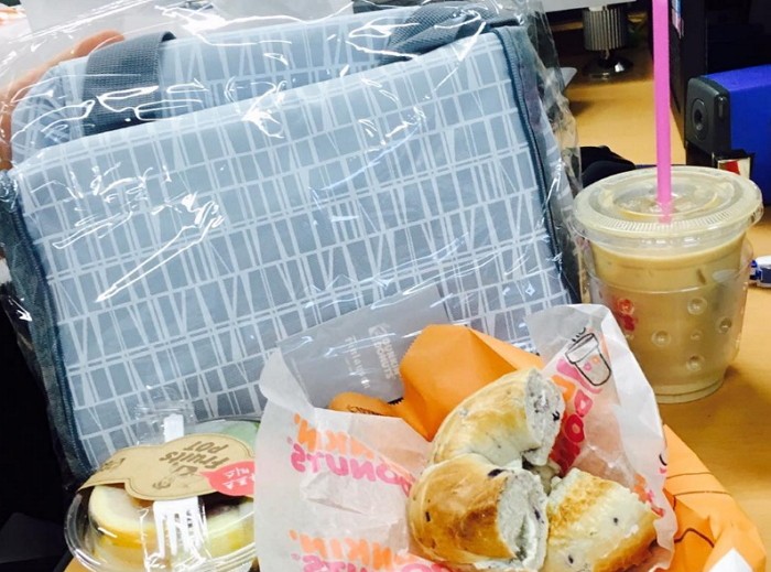 지금 던킨가면 받을 수 있는 피크닉 갈때 좋은 ‘쿨러백’