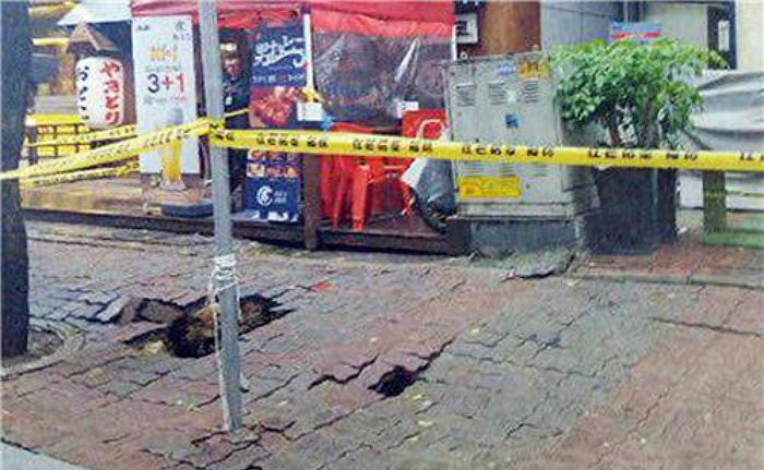 고양시서 길걷던 60대 여성 ‘2m 깊이 싱크홀’에 빠져 부상