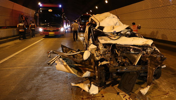 <속보> 영동고속도 6중 추돌 사고…4명 사망·23명 부상