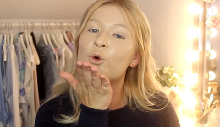 얼굴에 파운데이션 ‘100겹’ 바른 해외 유투버 (영상)