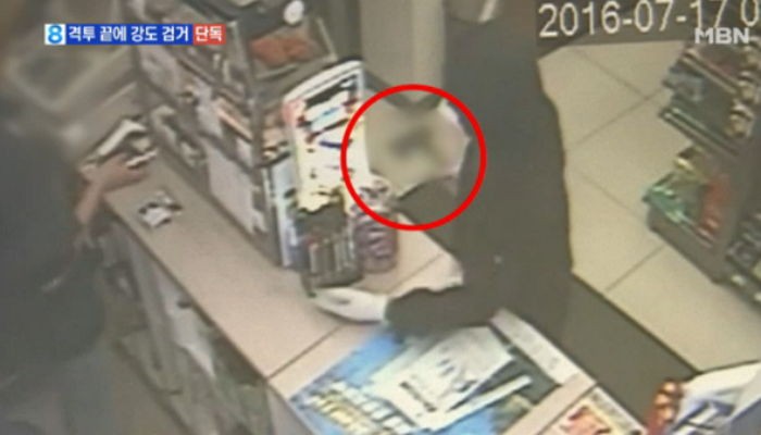 편의점 손도끼 강도를 맨손으로 제압한 경찰관