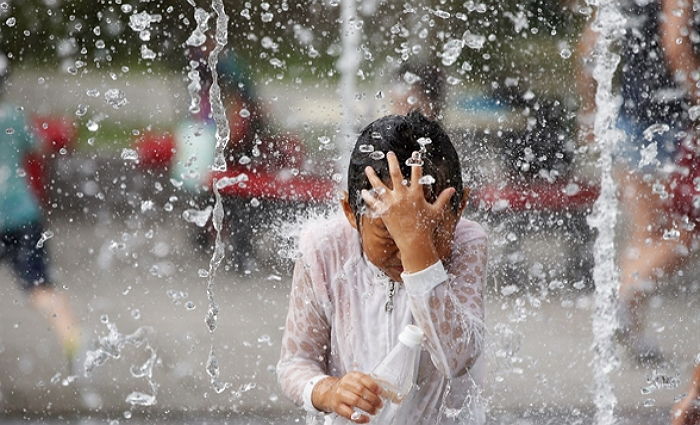 내일 낮 최고기온 35도...“폭염 절정 이룬다”