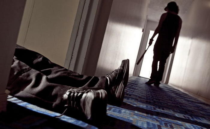 “죽은 개 마당에 묻었다”며 세입자 때려 죽인 50대 남성