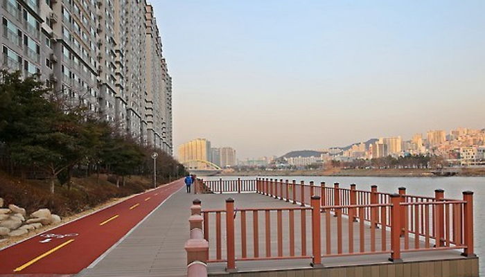 산후우울증 앓던 30대 엄마, 6개월 딸 안고서 강에 투신