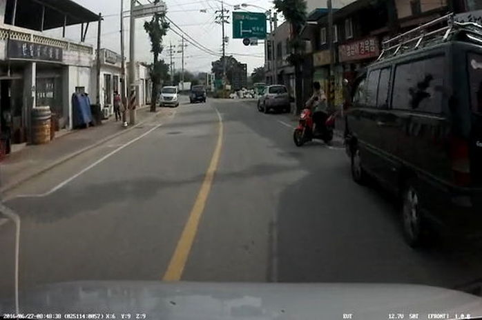 무보험 스쿠터 역주행 사고 내고 ‘병원비’ 달라는 운전자 (영상)
