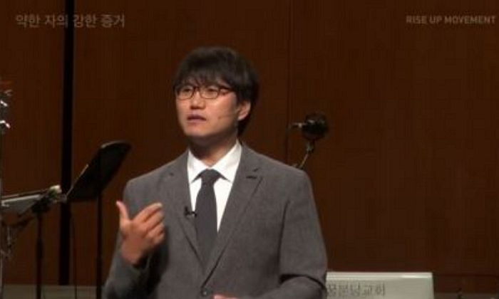 청소년 교육하는 스타 목사, “여고생에 성관계 강요했다”