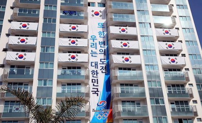 브라질 리우 선수촌 숙소에 걸려있는 대한민국 태극기 (사진)