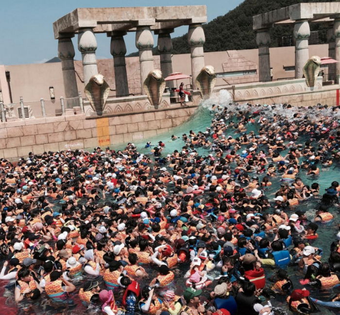 “중국인줄 알았어요” 피서객 몰린 오션월드 상황 (사진)