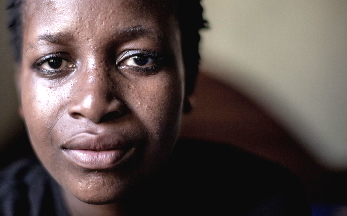 HIV 걸려 학교서 왕따 당한 16살 소녀 (사진)