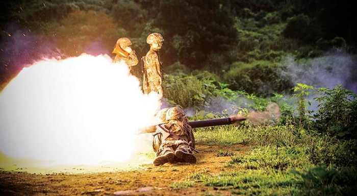폭염 속에서 실전처럼 훈련뛰는 장병들 (사진)