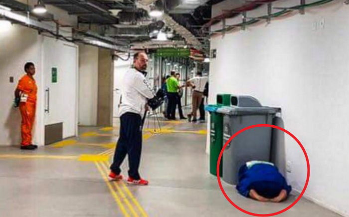 메달 못따 쓰레기통 옆에서 무릎꿇고 우는 유도선수