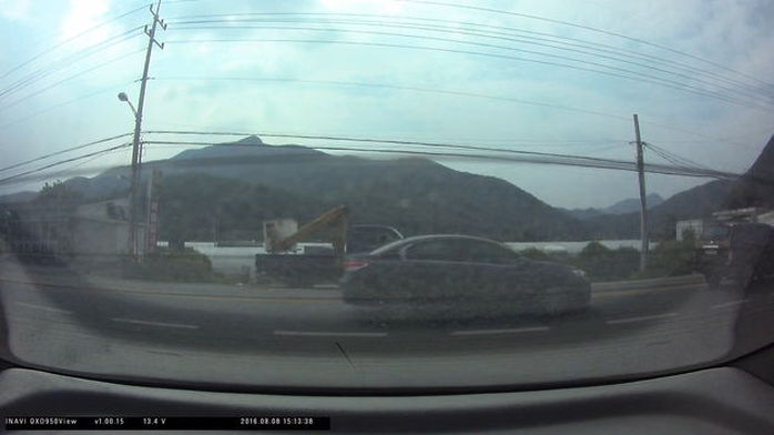 ‘졸음 운전’ 대형 트럭이 승용차를 추돌하는 사고 영상