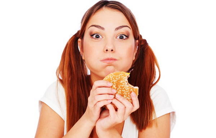 ‘음식 중독’에 빠져 매일 폭식하는 사람들의 18가지 특징