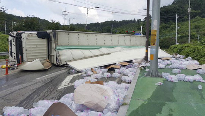 ‘전복사고’ 낸 트럭기사의 아내가 올린 아고라 청원글