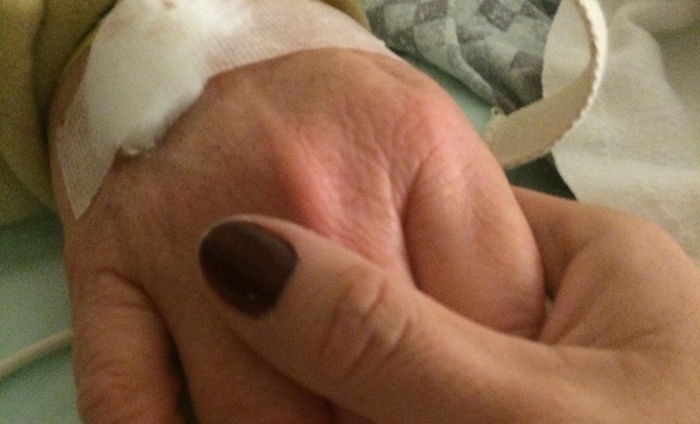 시한부 엄마는 딸의 손을 잡은 뒤 살기로 결심했다