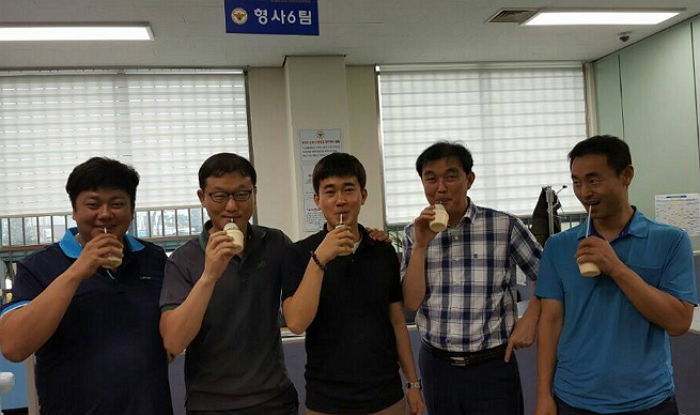 편의점 사장이 상납(?)한 ‘바나나우유’ 인증한 강력반 형사들
