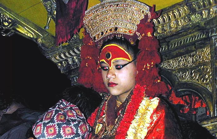 7세 소녀를 살아있는 ‘여신’으로 추앙하는 나라