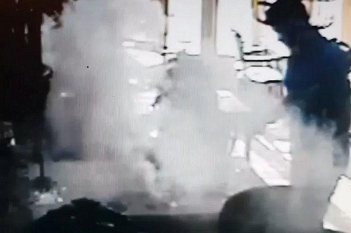 “식당서 밥 먹는데 ‘삼성 갤럭시 S7 엣지’가 폭발했어요” (영상)