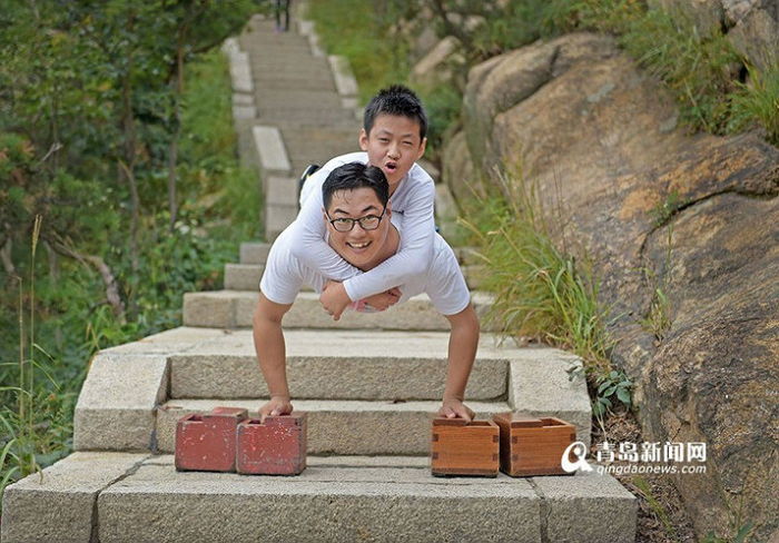 두 다리 없이 ‘1000m’ 산 등반한 11살 소년